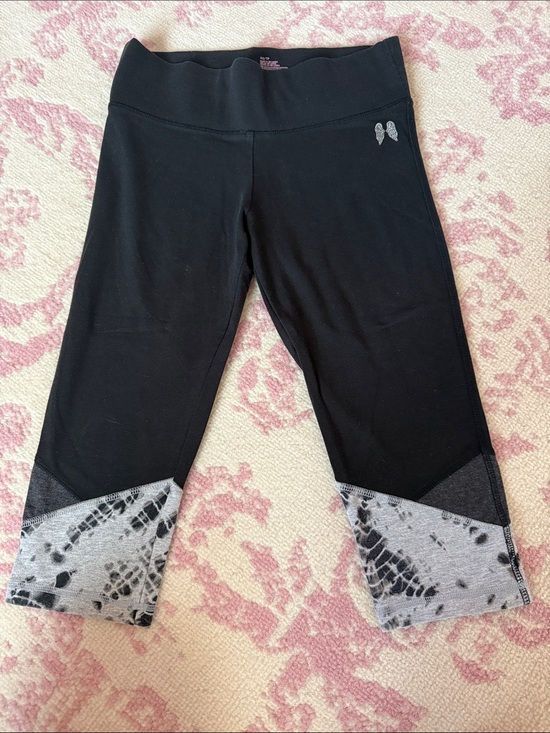 Victoria's Secret Pants - Victoria's Secret Black Capri Leggings with Gray Tie-Dye Print Cuffs